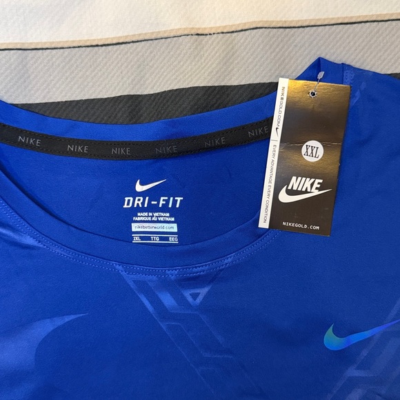 Nike Pro Dry Fit Tshirt - Picture 2 of 3